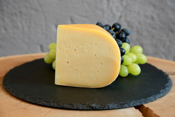 Bauernkäse alt, 7-9 Monate gereift, vakuumiert (Stück)